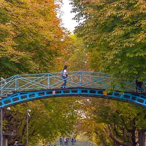 Отель La Planque Париж